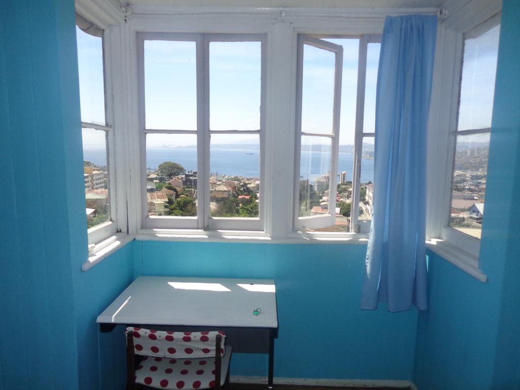 Hostal Faro Azul فالبارايسو الغرفة الصورة